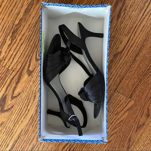 FIONI Black Knot Heels - Picture 4 of 4